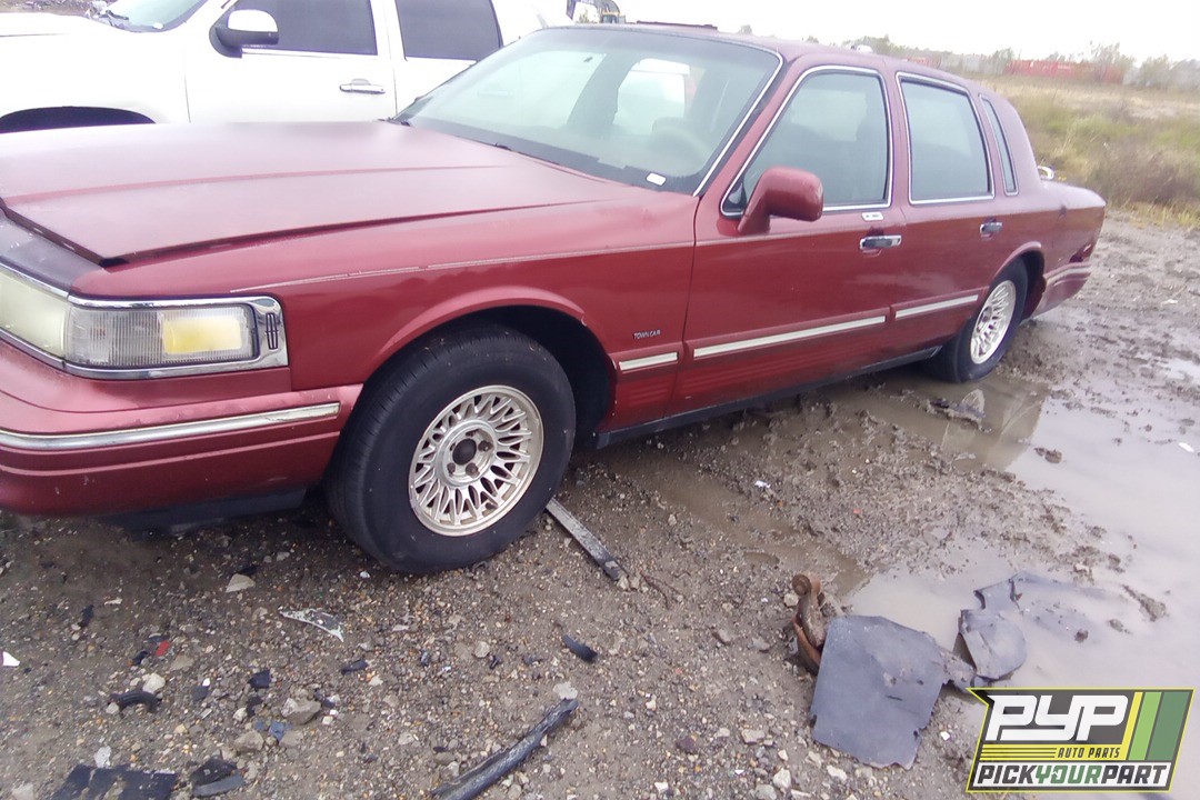 1996 LINCOLN TOWN CAR available for parts