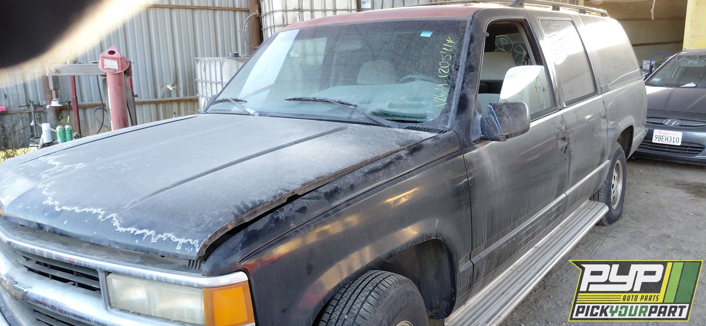 1995 CHEVROLET C1500 SUBURBAN available for parts