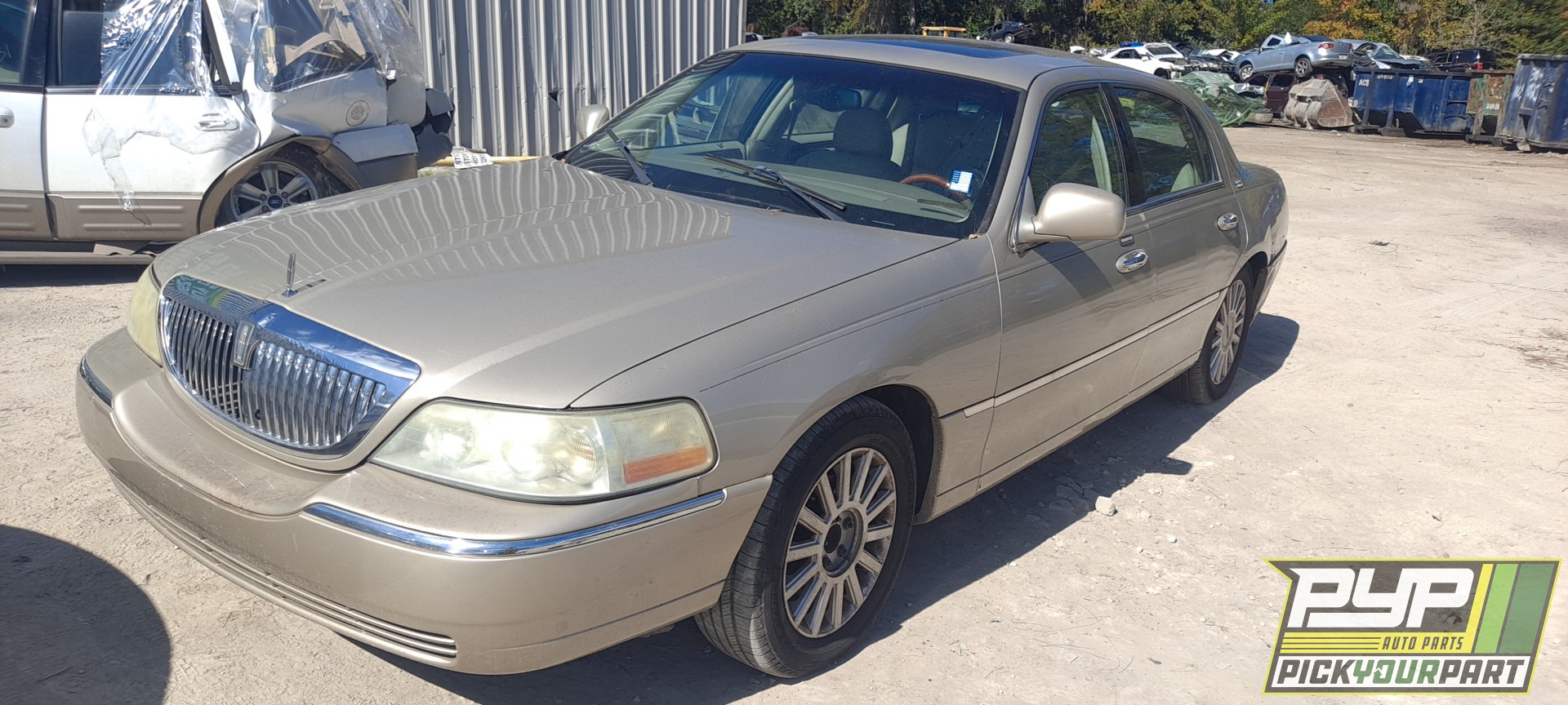 2005 LINCOLN TOWN CAR available for parts
