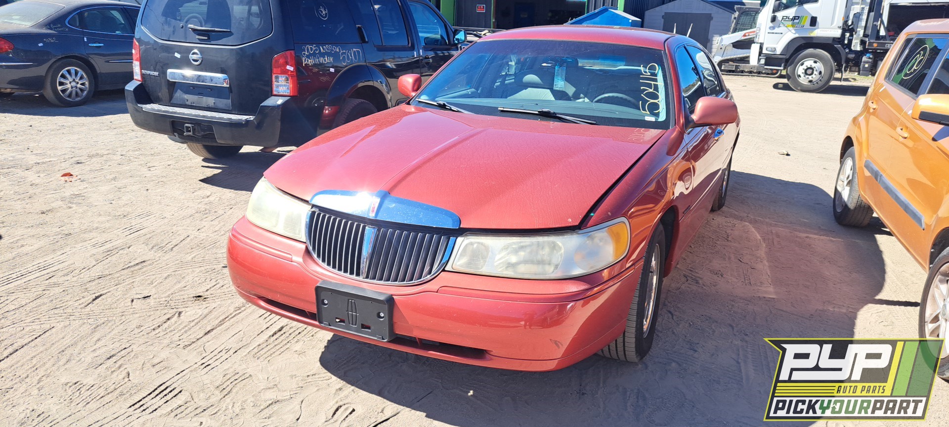 1998 LINCOLN TOWN CAR available for parts