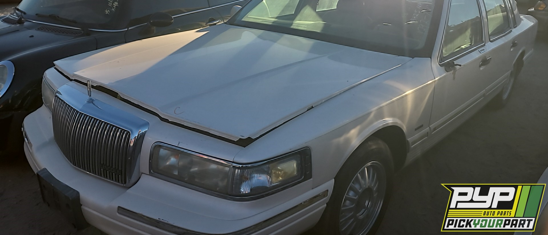 1995 LINCOLN TOWN CAR available for parts