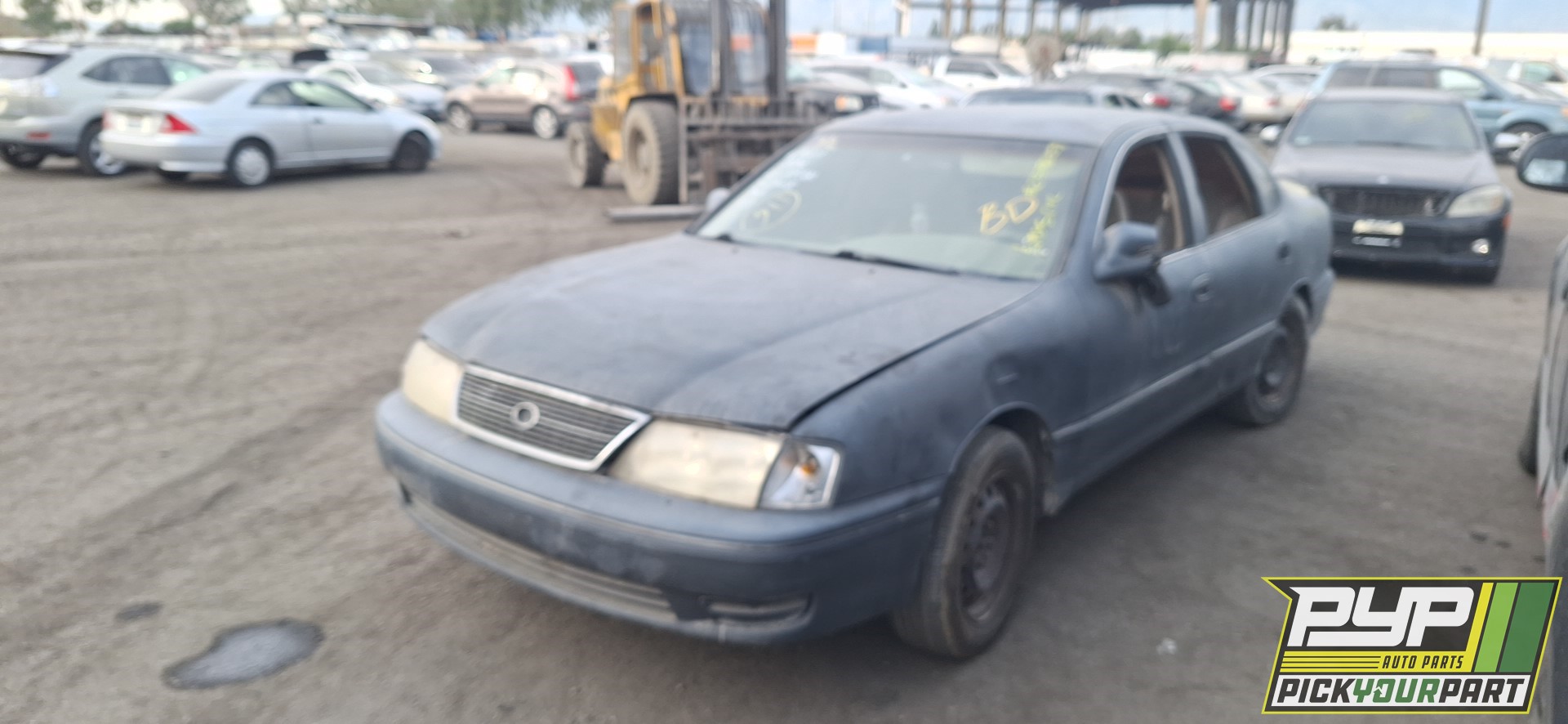 1999 TOYOTA AVALON available for parts