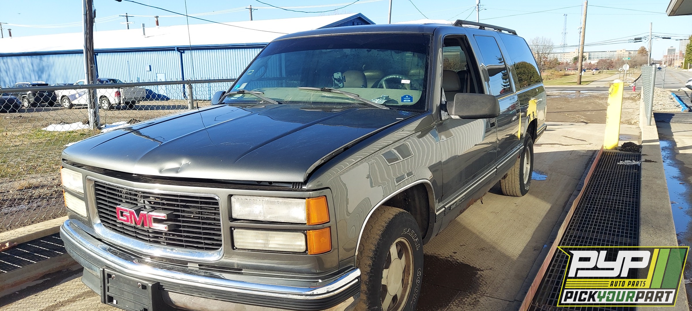 1999 GMC C1500 SUBURBAN partes disponibles