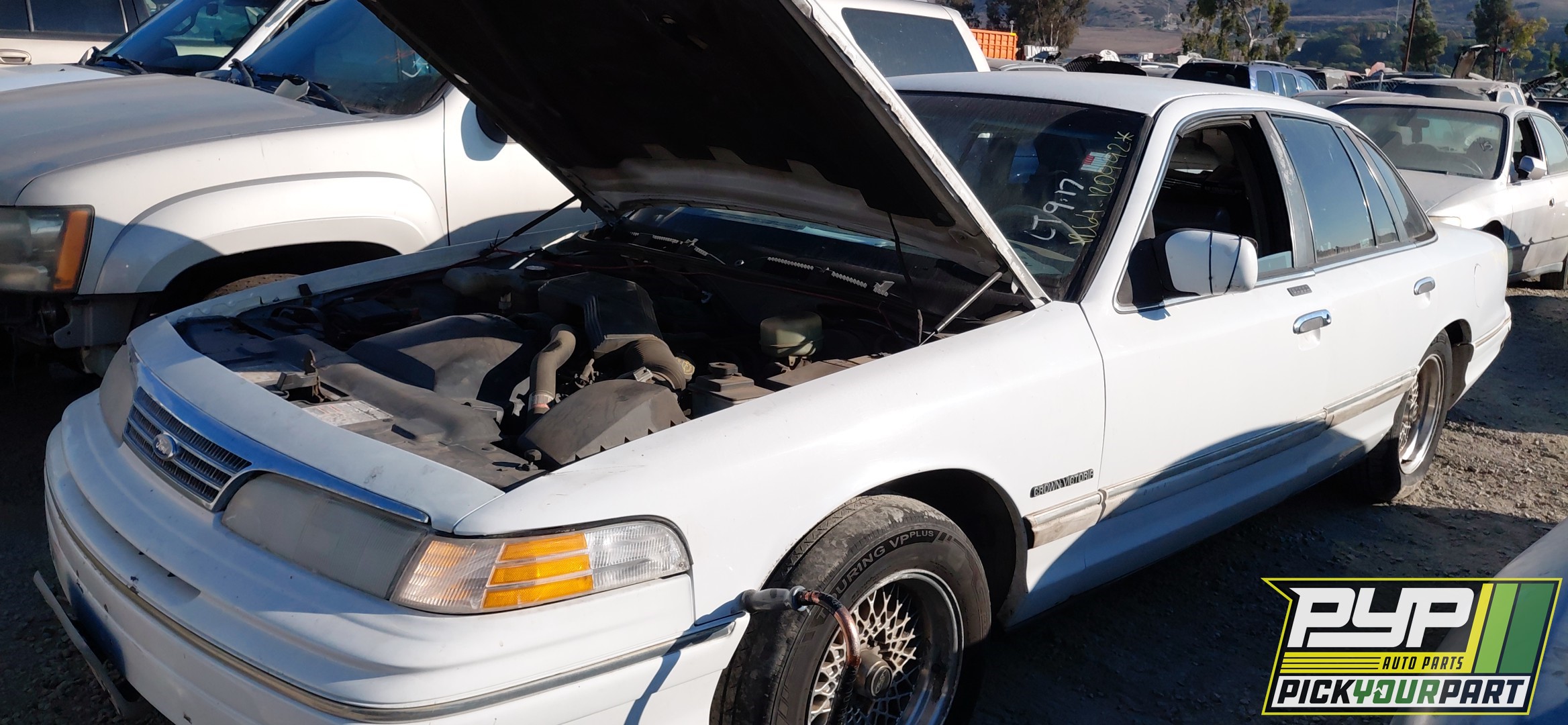 1993 FORD CROWN VICTORIA available for parts