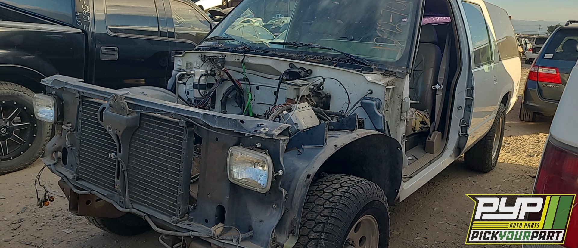 1992 CHEVROLET C2500 SUBURBAN available for parts