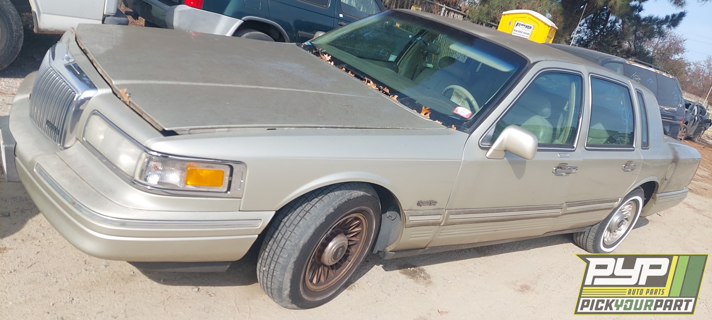 1997 LINCOLN TOWN CAR available for parts