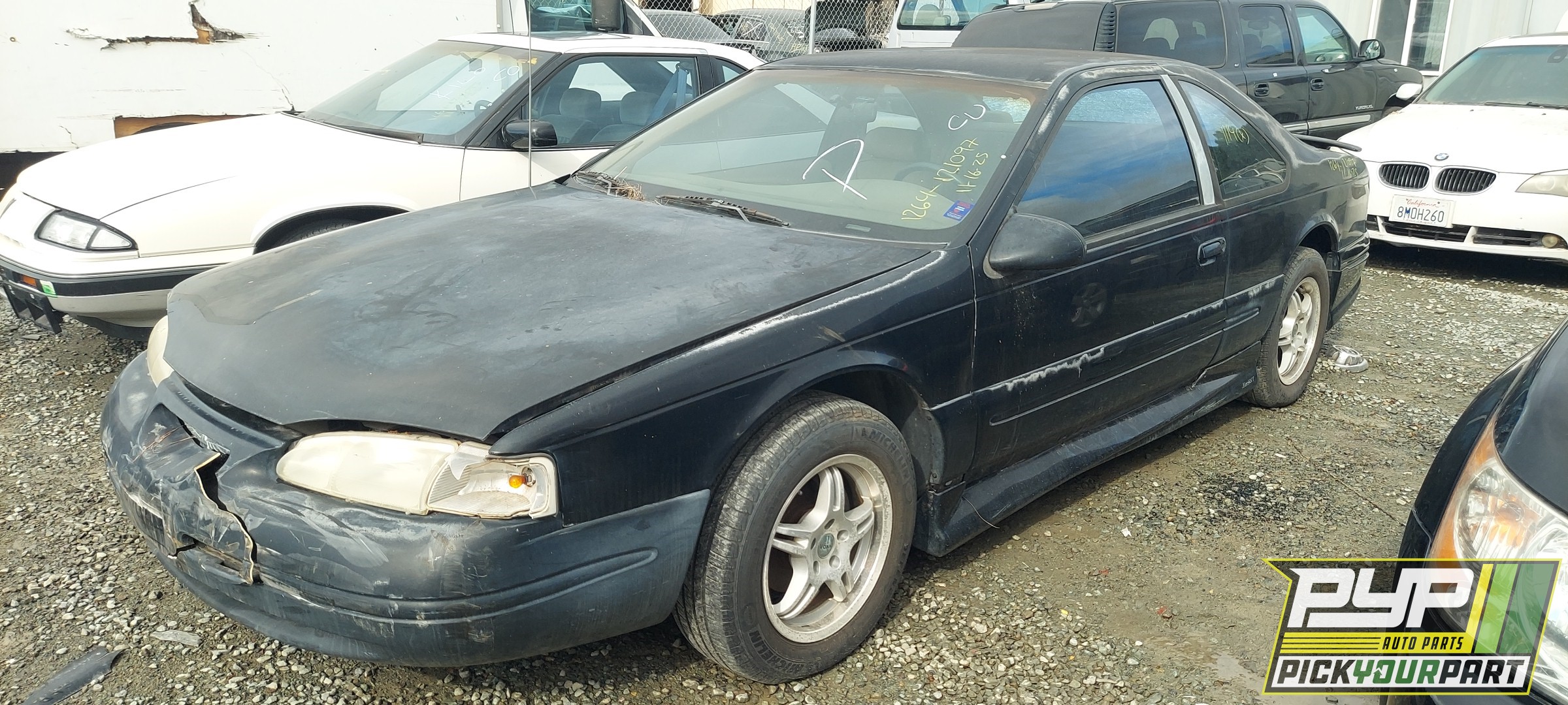 1997 FORD THUNDERBIRD available for parts