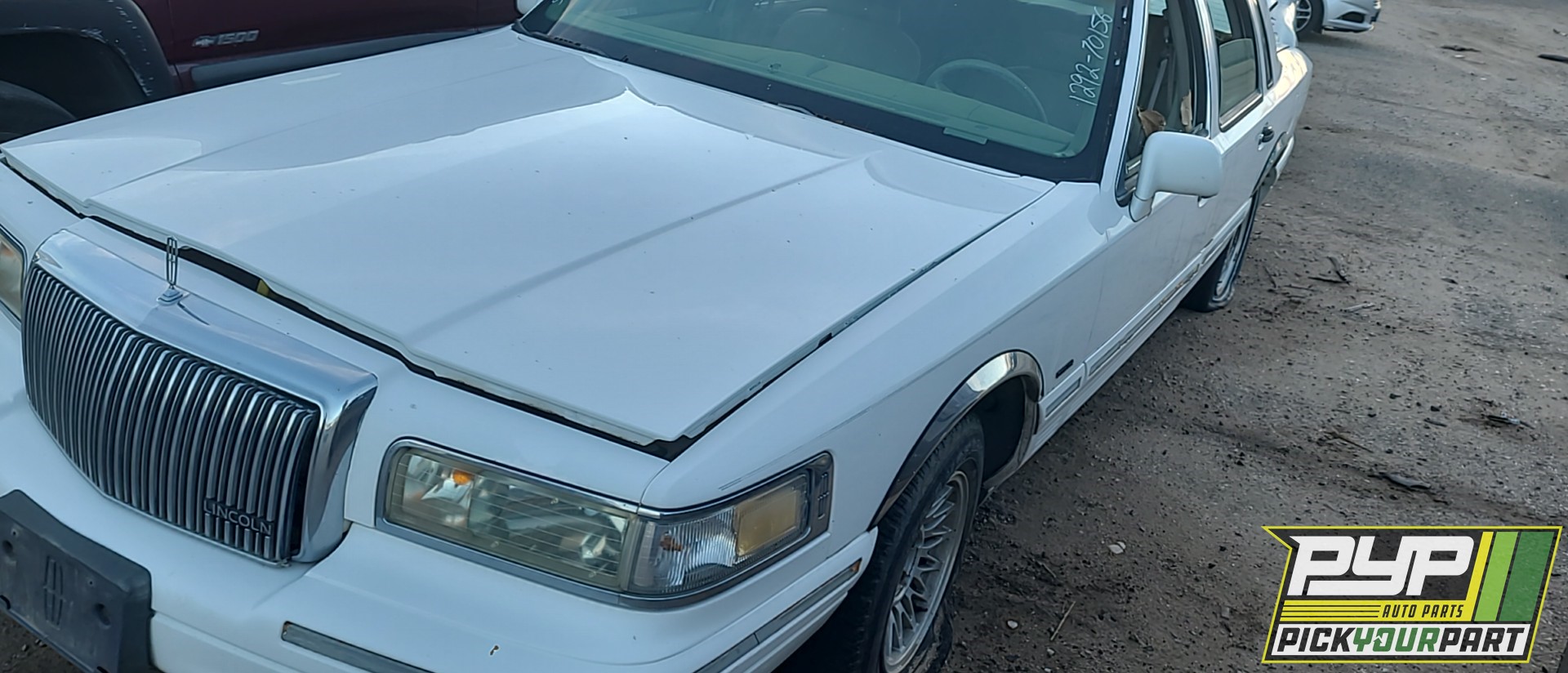 1995 LINCOLN TOWN CAR available for parts