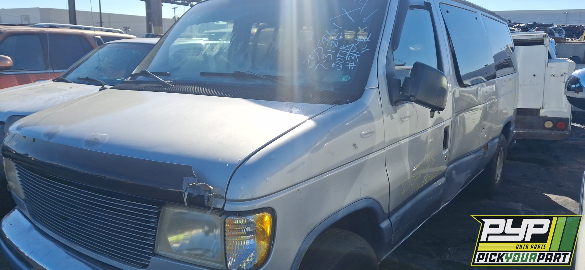 1995 FORD E-150 ECONOLINE CLUB WAGON available for parts