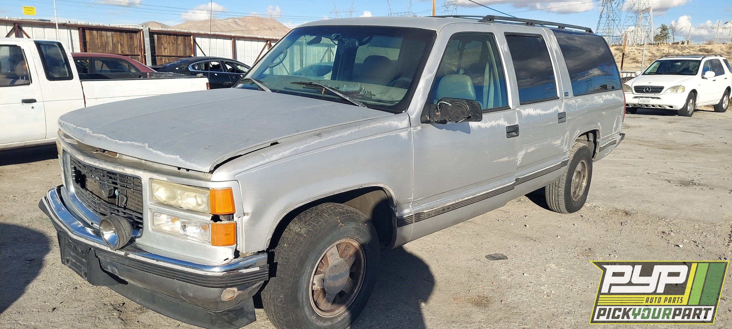1997 GMC C1500 SUBURBAN available for parts