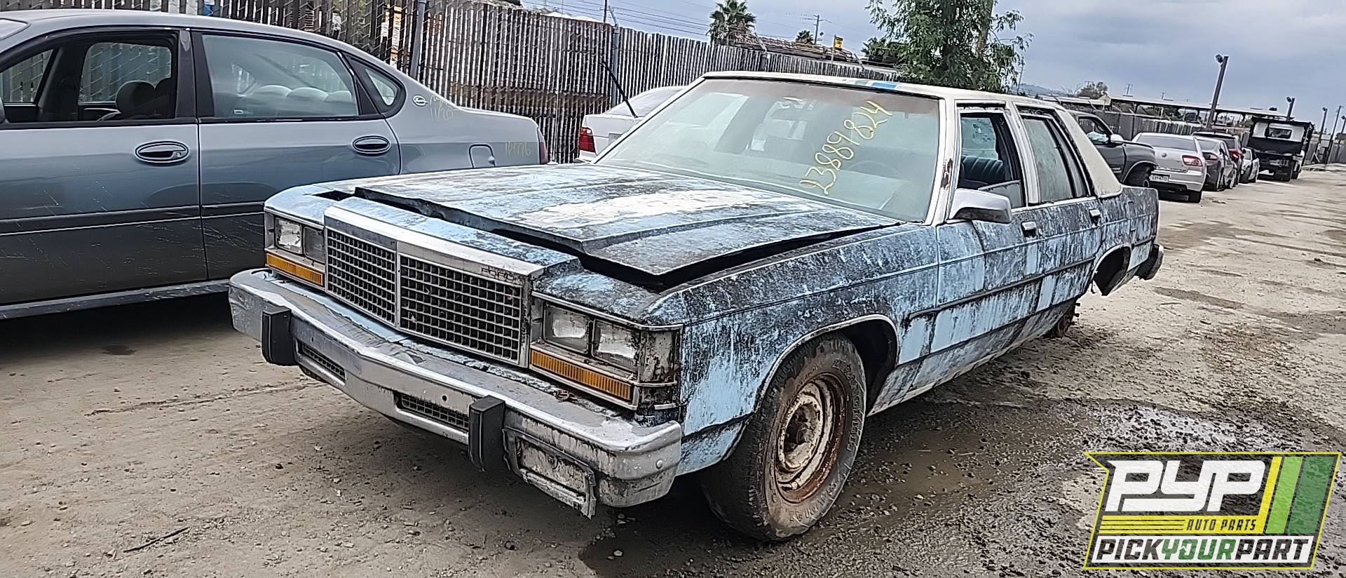 1980 FORD LTD available for parts
