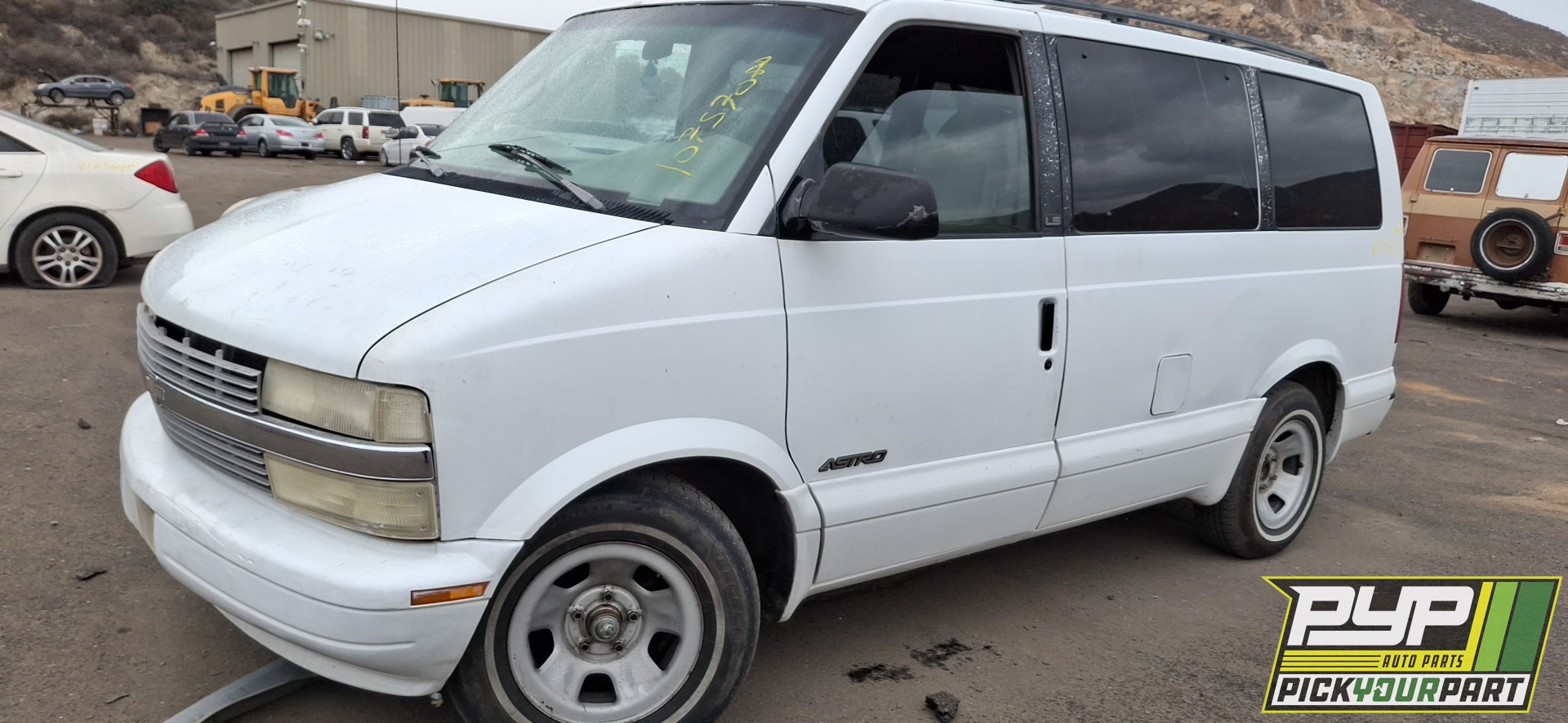 1999 CHEVROLET ASTRO available for parts