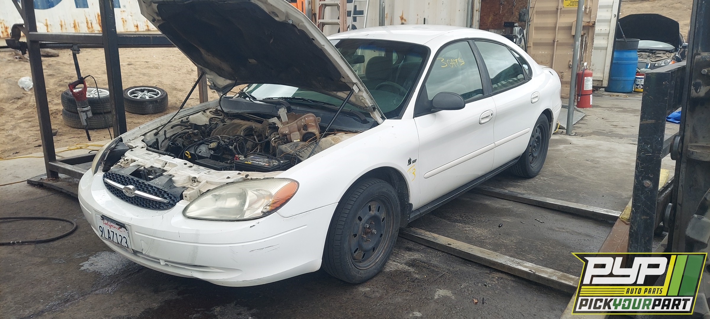 2000 FORD TAURUS available for parts