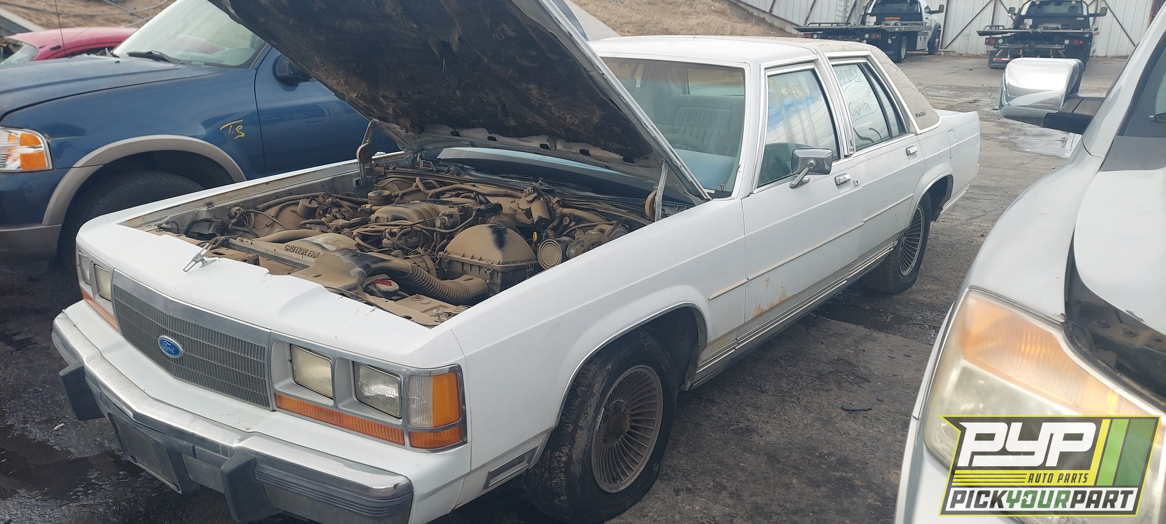 1989 FORD LTD CROWN VICTORIA available for parts