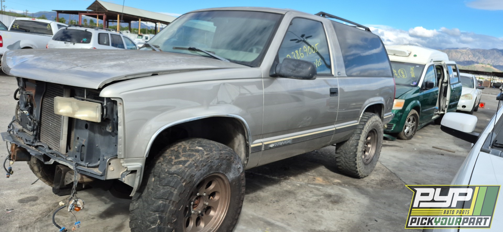 1999 CHEVROLET TAHOE available for parts
