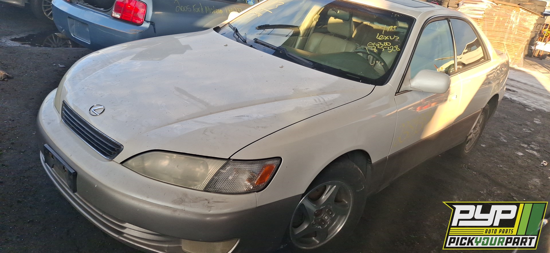 1999 LEXUS ES300 available for parts