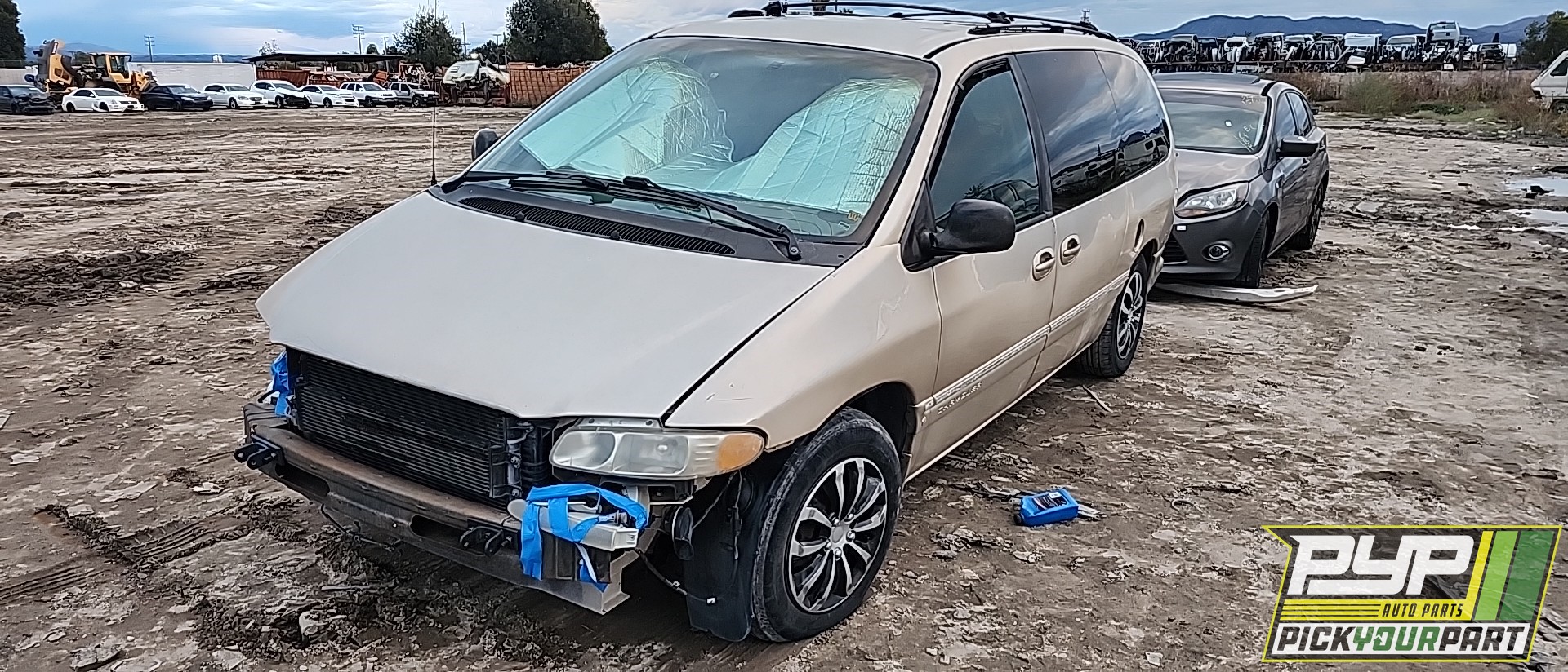 1998 CHRYSLER TOWN & COUNTRY available for parts