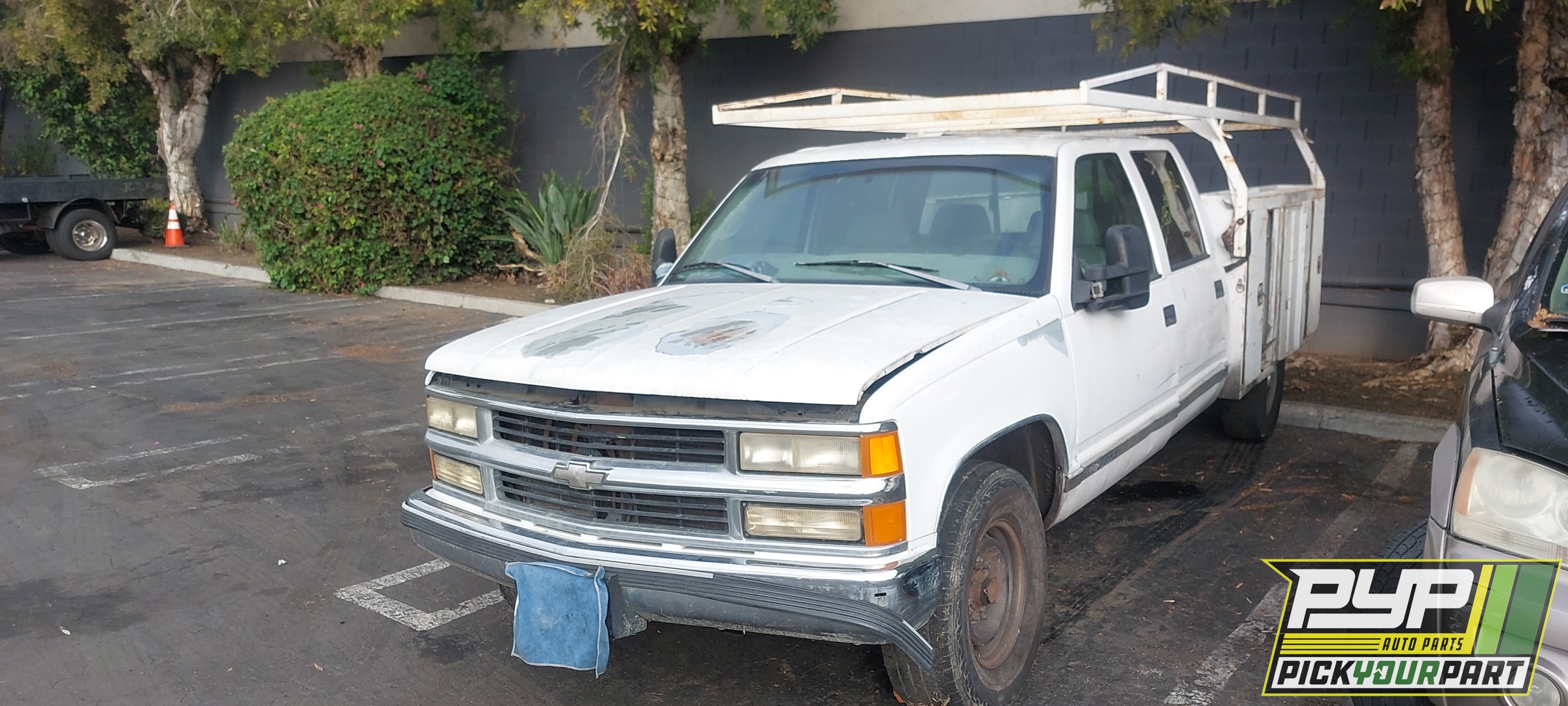1999 CHEVROLET C3500 available for parts