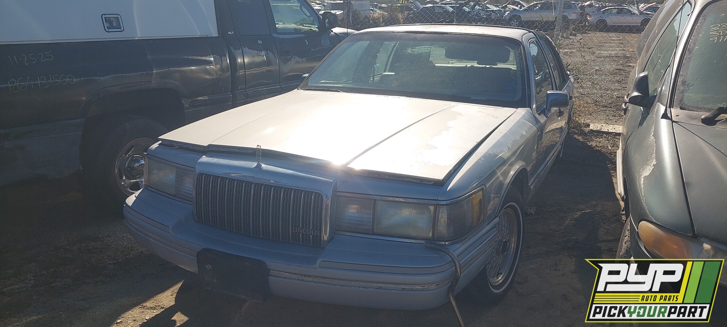 1993 LINCOLN TOWN CAR available for parts
