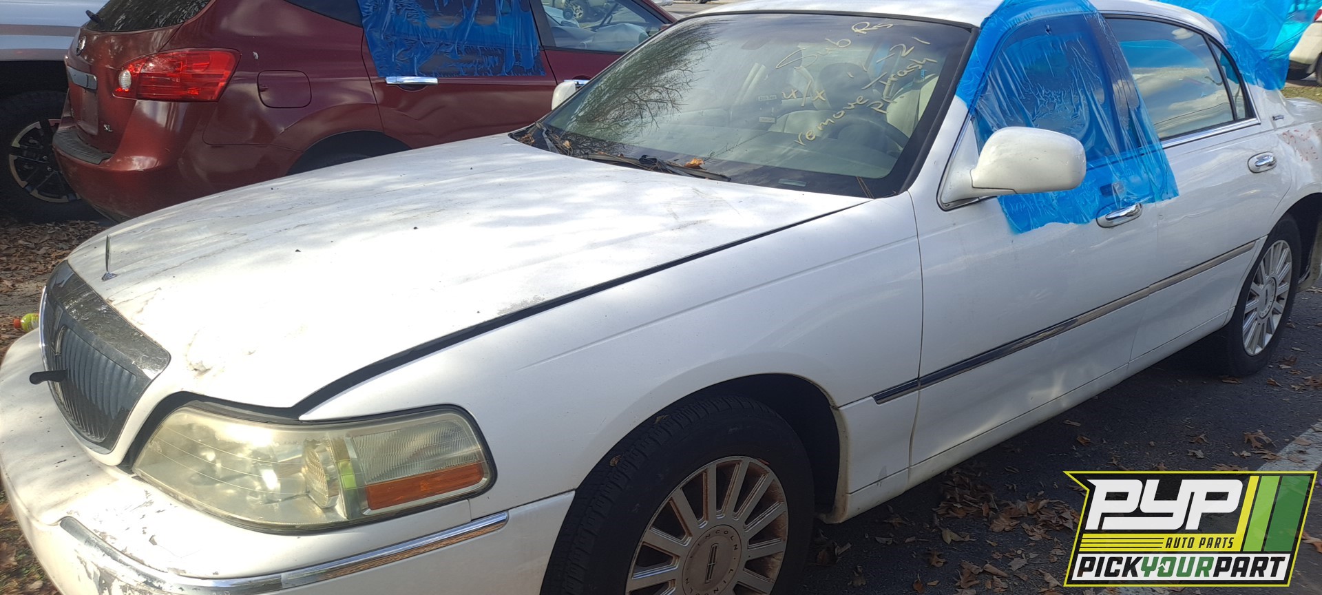 2005 LINCOLN TOWN CAR available for parts