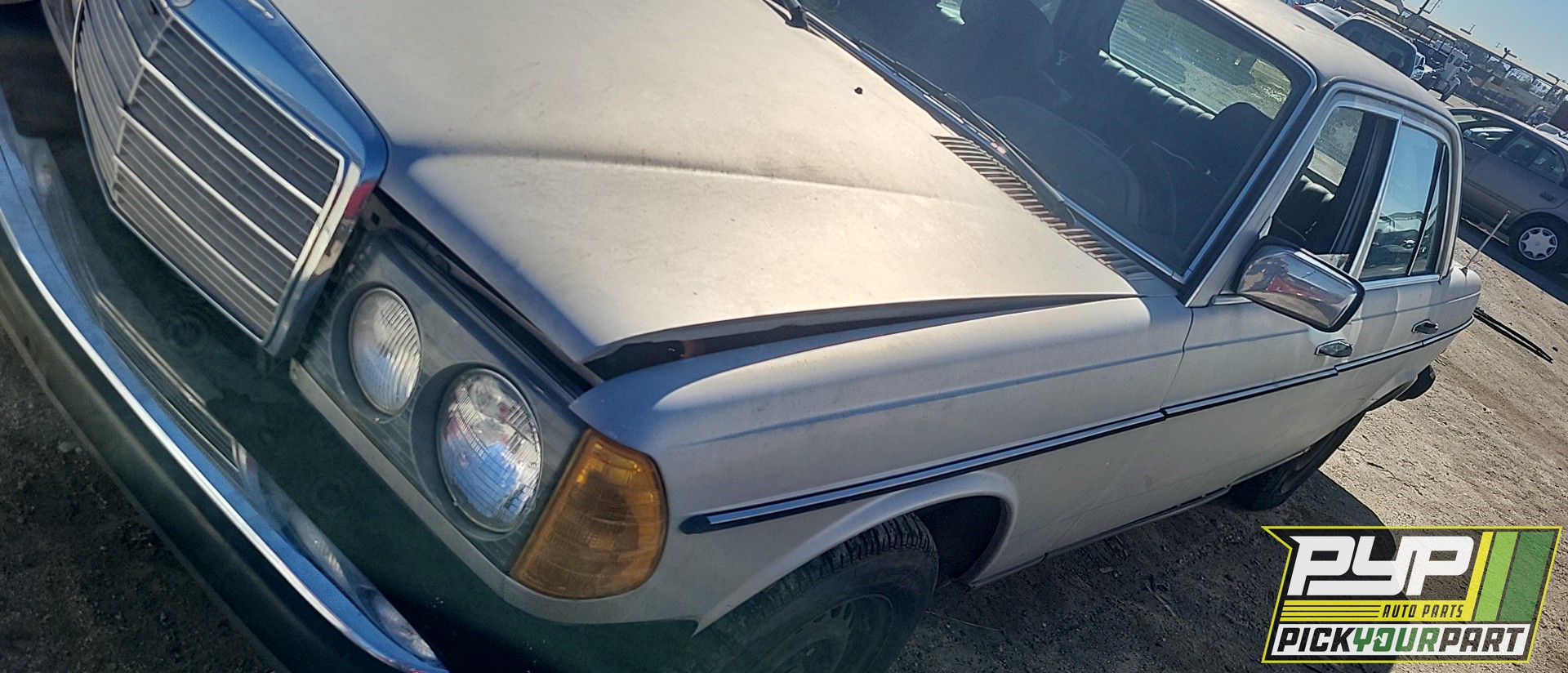 1977 MERCEDES-BENZ 300D partes disponibles