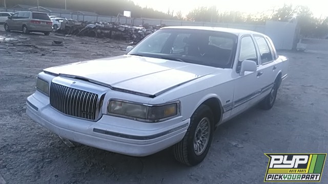 1995 LINCOLN TOWN CAR available for parts