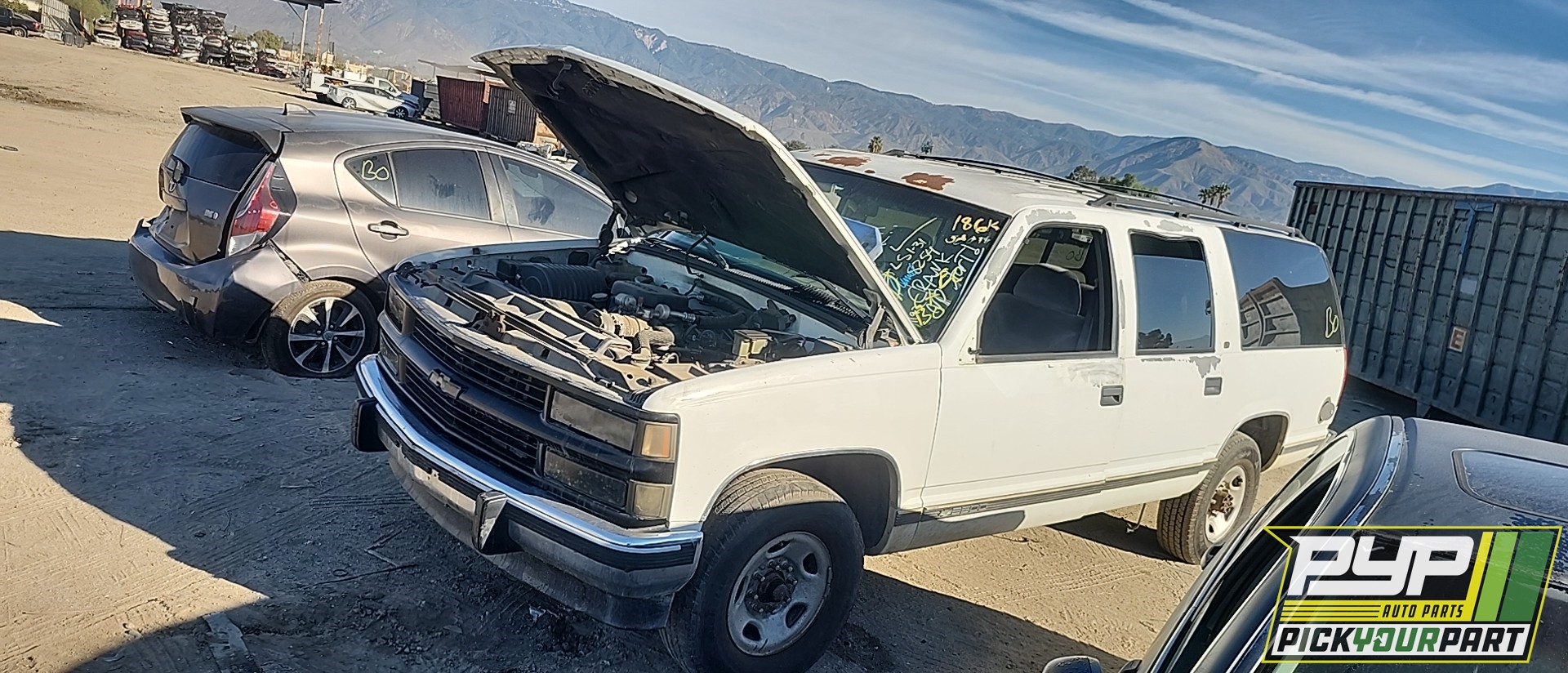 1999 CHEVROLET C2500 SUBURBAN available for parts