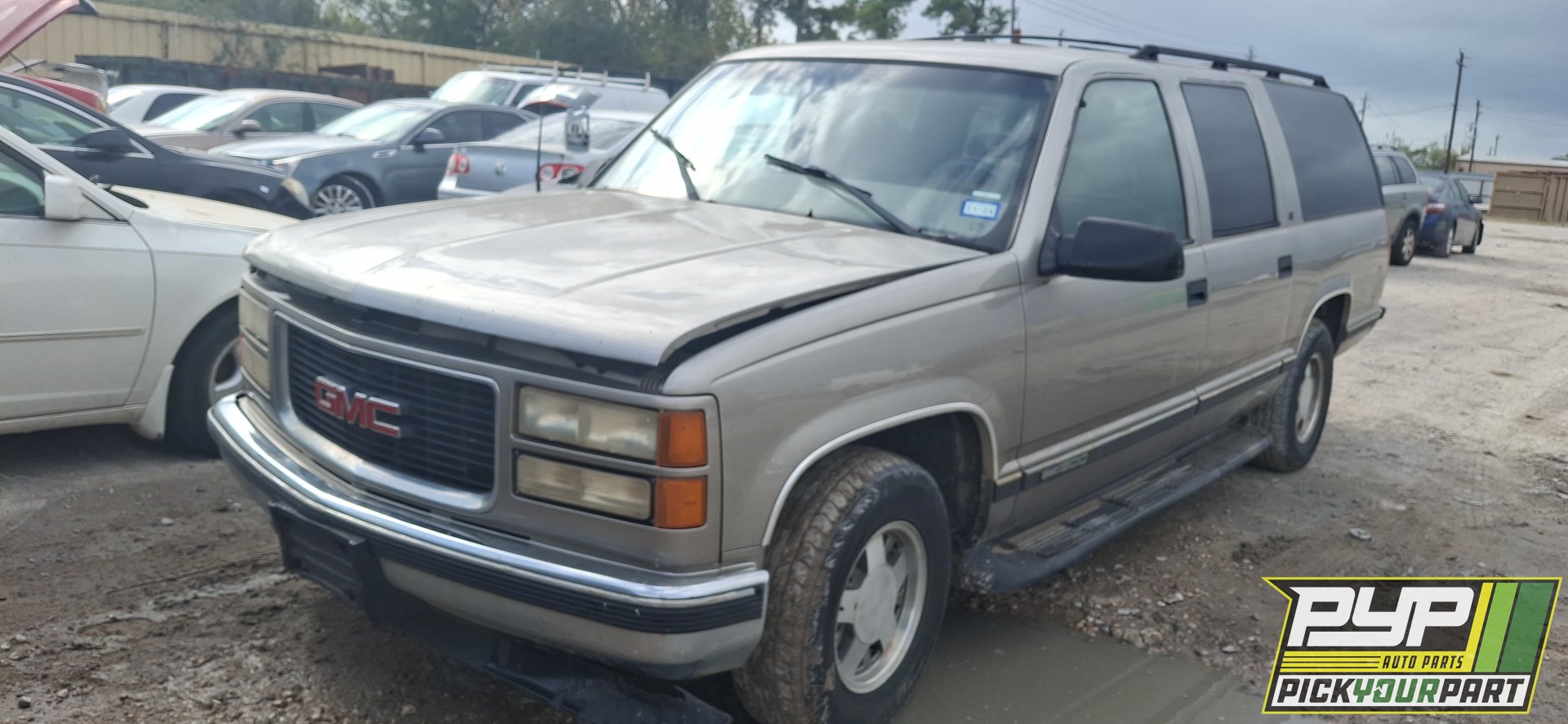 1999 GMC C1500 SUBURBAN available for parts