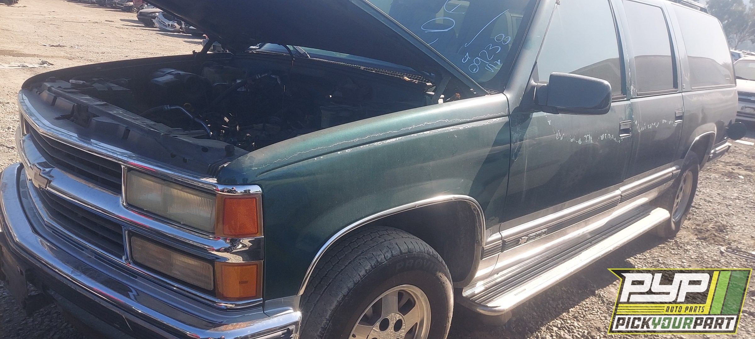 1995 CHEVROLET C1500 SUBURBAN available for parts
