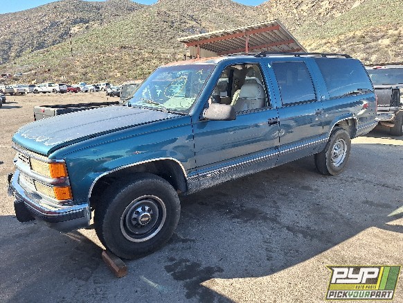 1994 CHEVROLET C2500 SUBURBAN available for parts