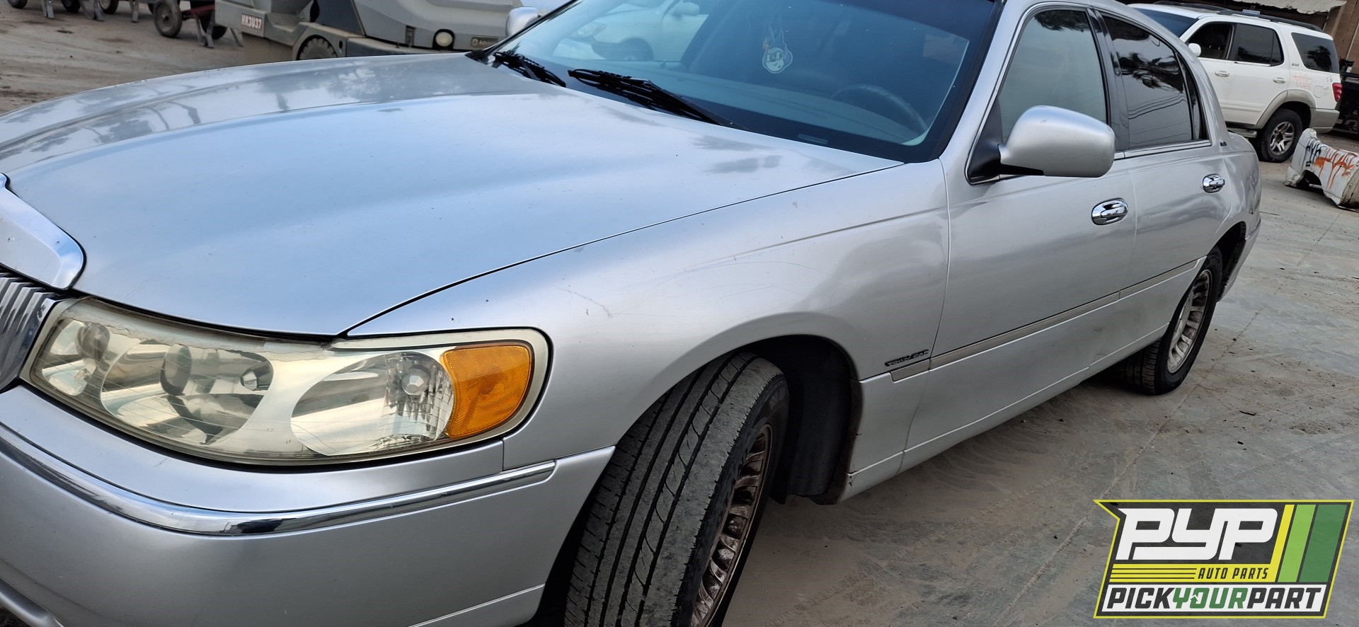 1999 LINCOLN TOWN CAR available for parts