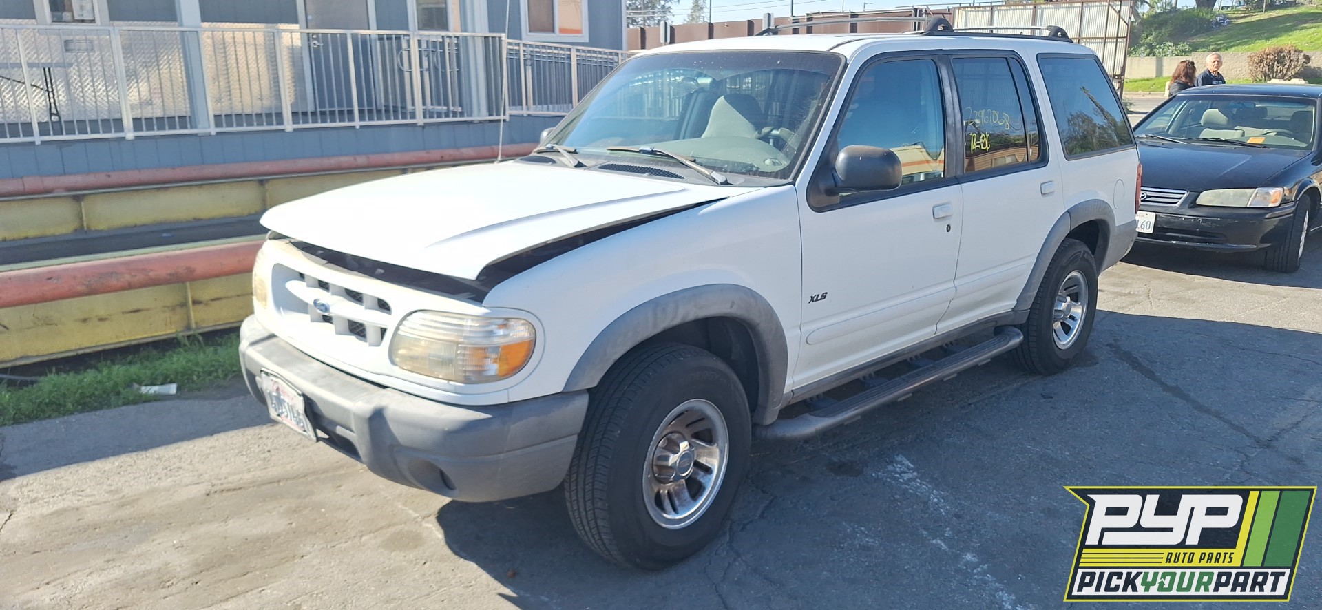 1999 FORD EXPLORER available for parts