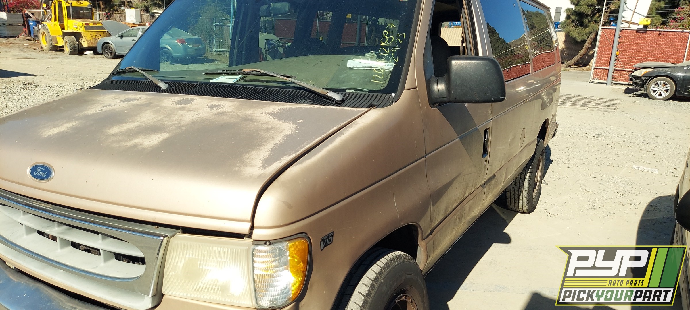 1998 FORD E-350 ECONOLINE CLUB WAGON available for parts