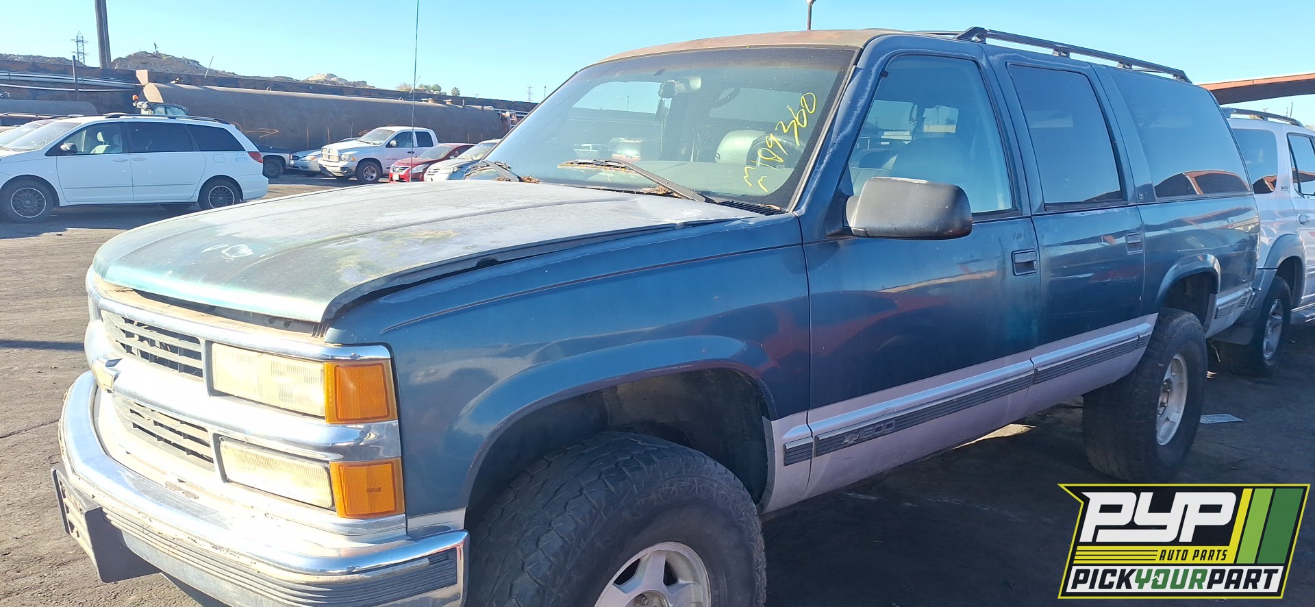 1995 CHEVROLET K1500 SUBURBAN available for parts