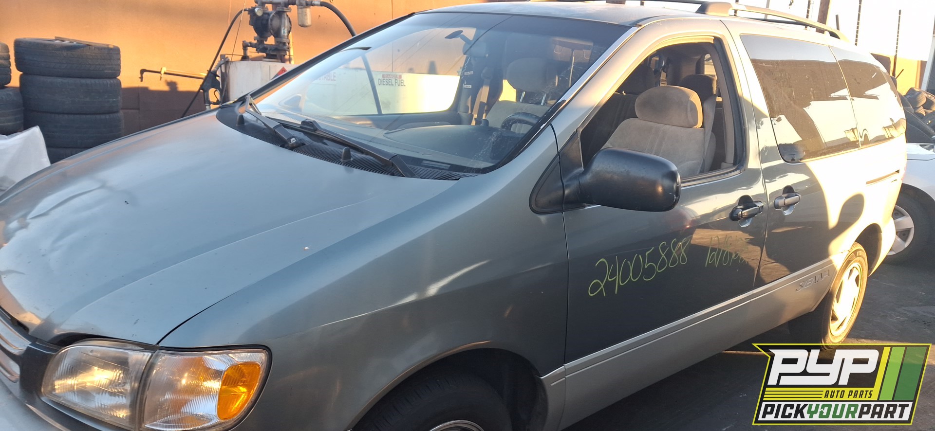 1998 TOYOTA SIENNA available for parts