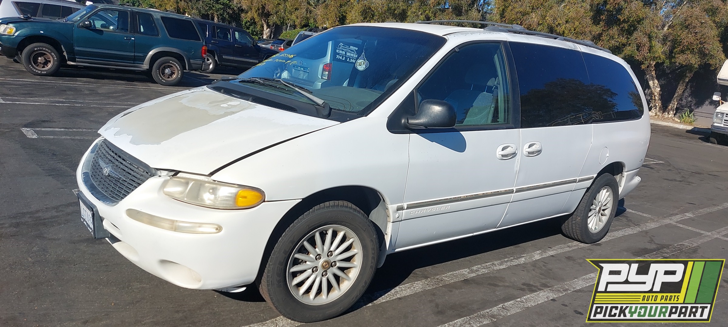 1999 CHRYSLER TOWN & COUNTRY available for parts