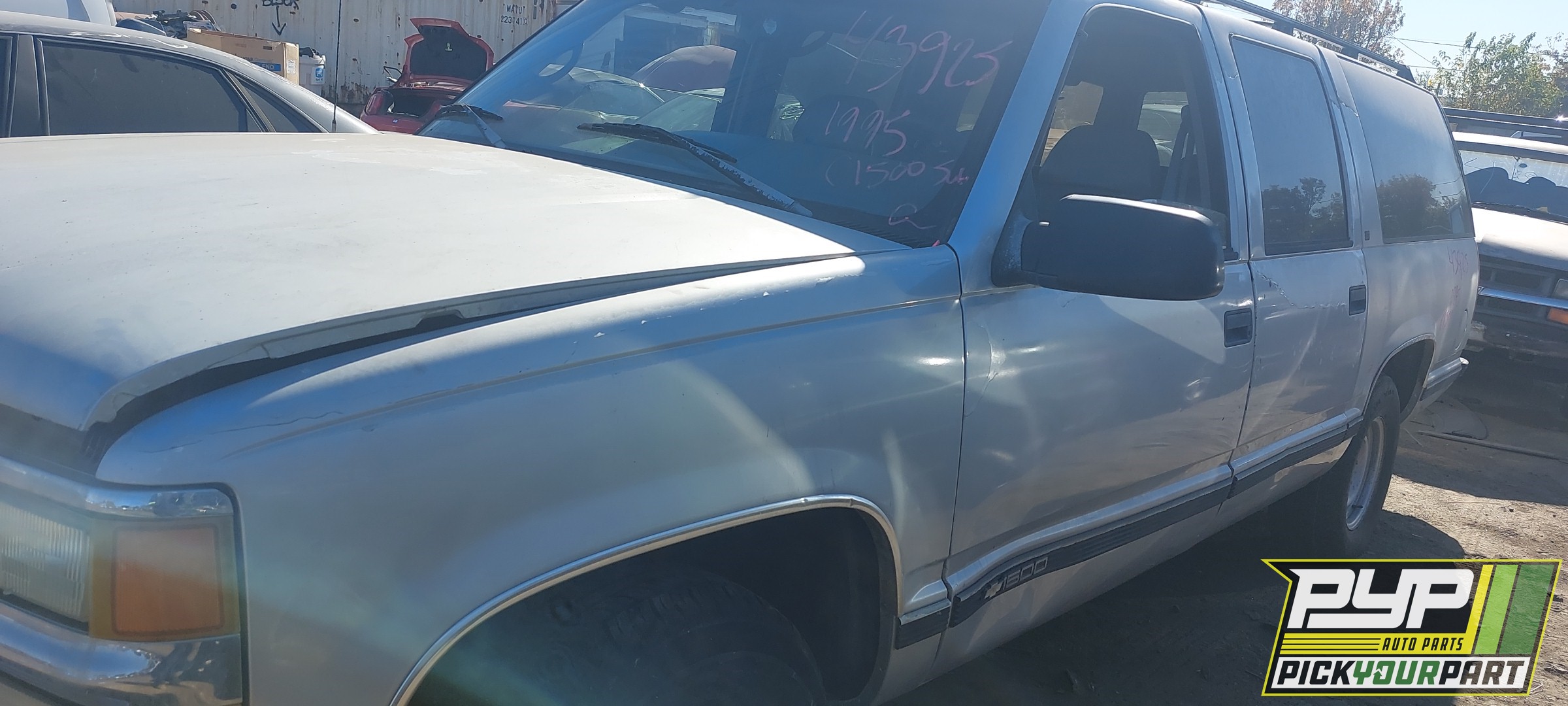 1995 CHEVROLET C1500 SUBURBAN available for parts