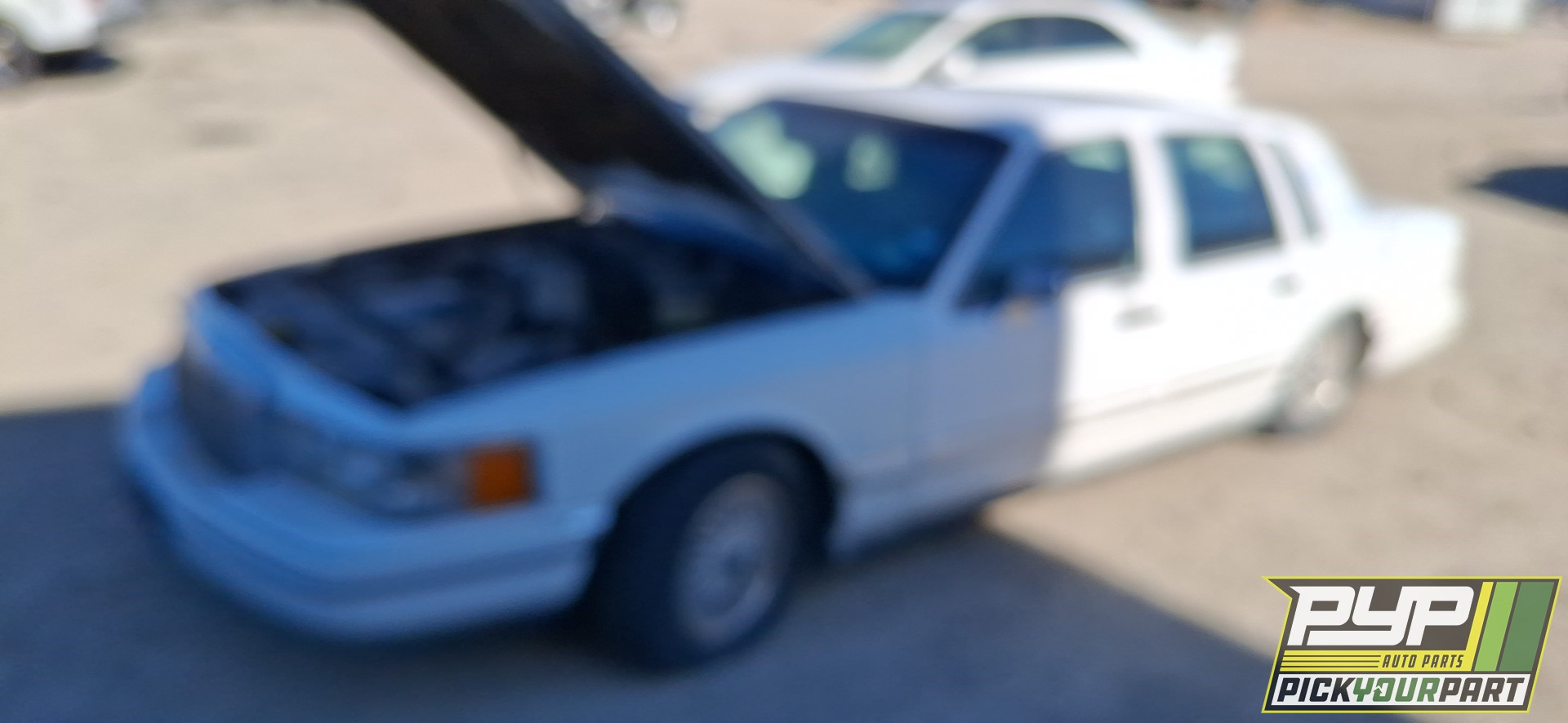 1994 LINCOLN TOWN CAR available for parts