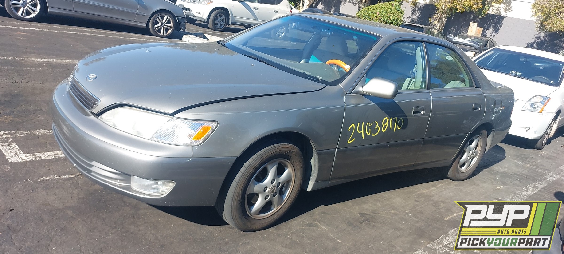1999 LEXUS ES300 available for parts