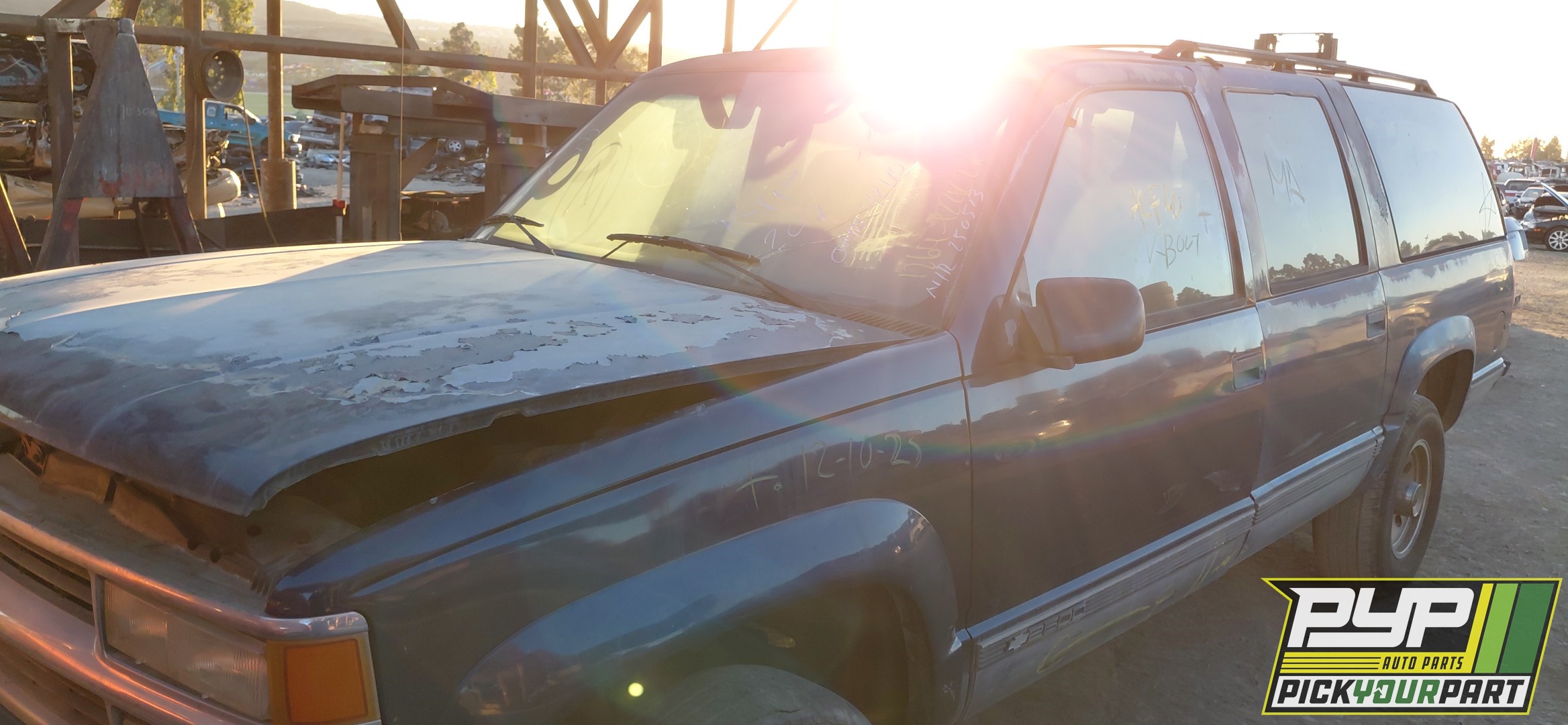 1995 CHEVROLET K2500 SUBURBAN available for parts