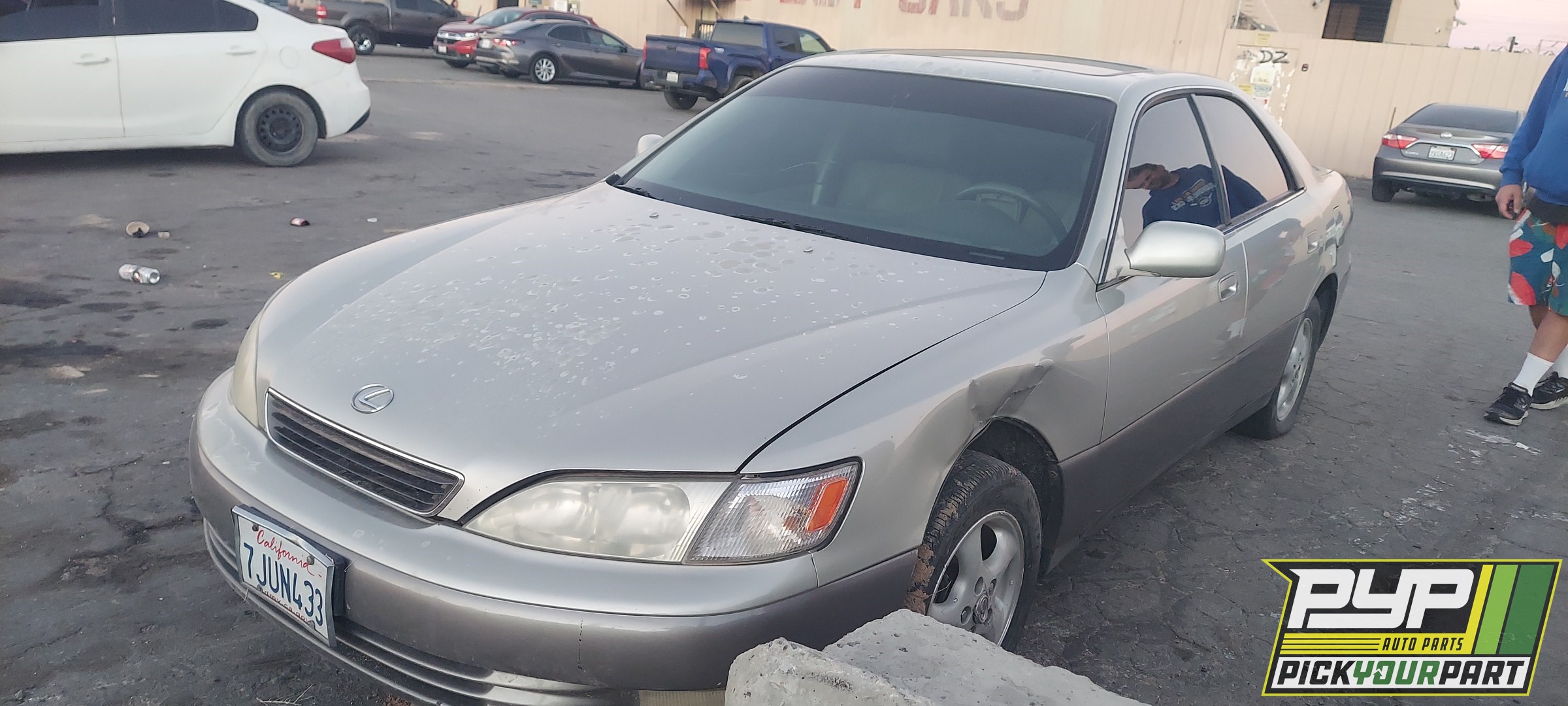 1999 LEXUS ES300 available for parts