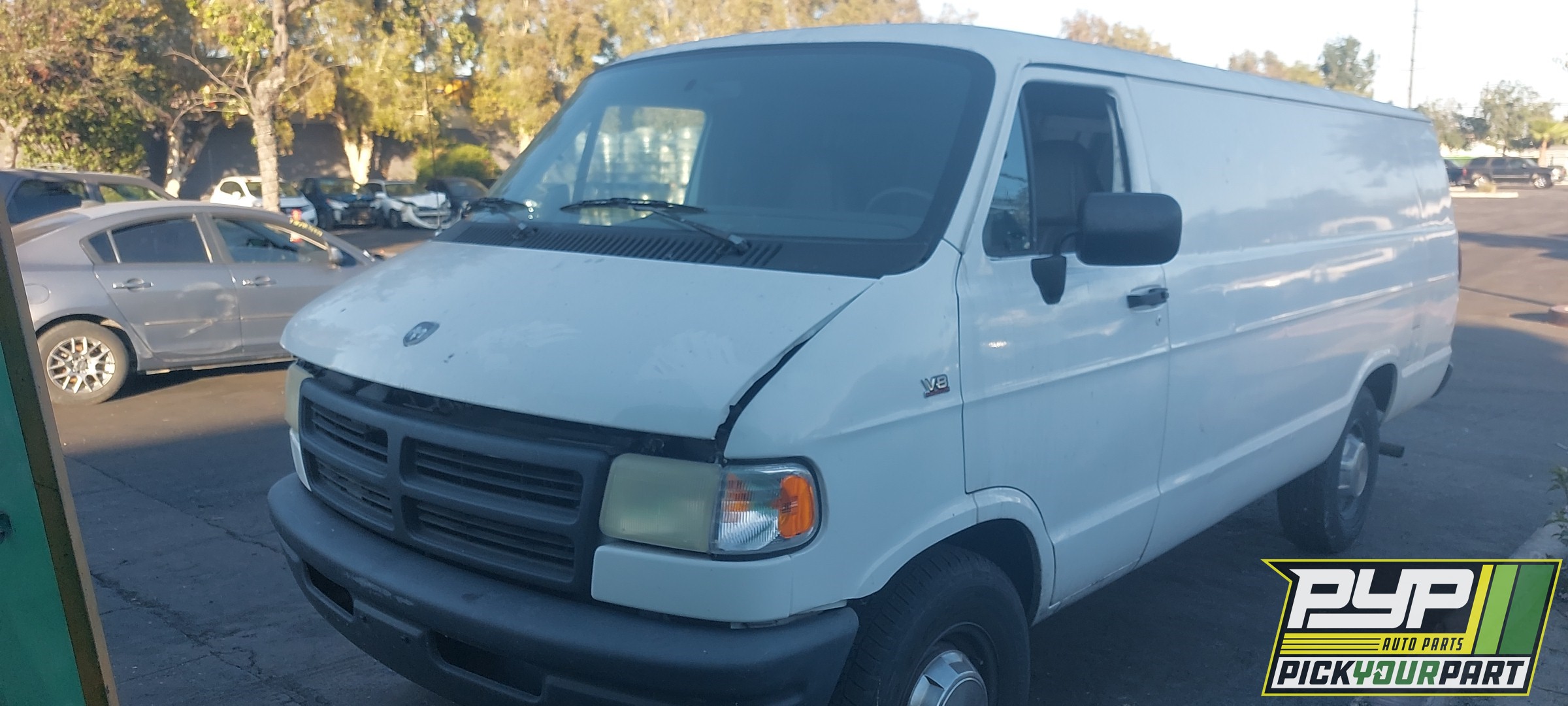 1995 DODGE B3500 available for parts
