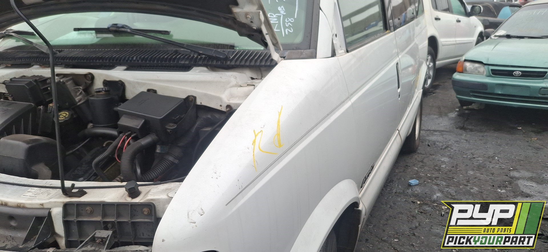 1998 CHEVROLET ASTRO available for parts