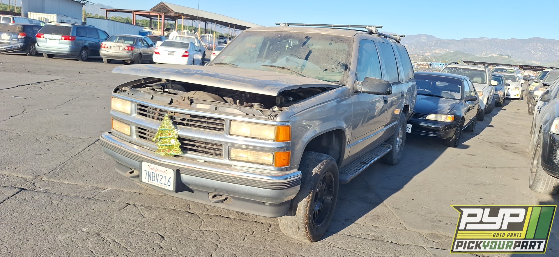 1999 CHEVROLET TAHOE available for parts