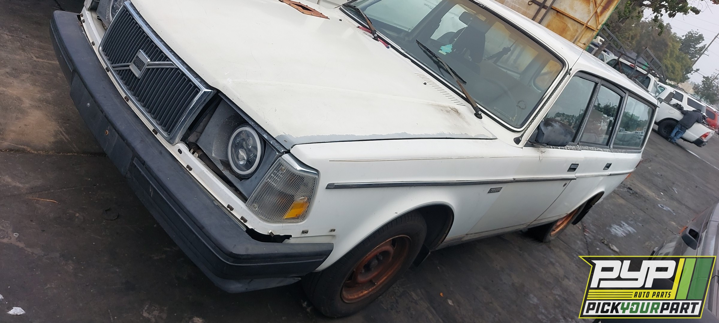 1989 VOLVO 244 available for parts