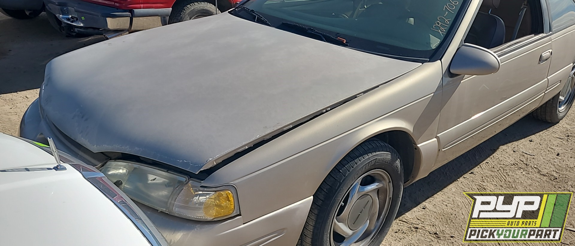 1997 FORD THUNDERBIRD available for parts