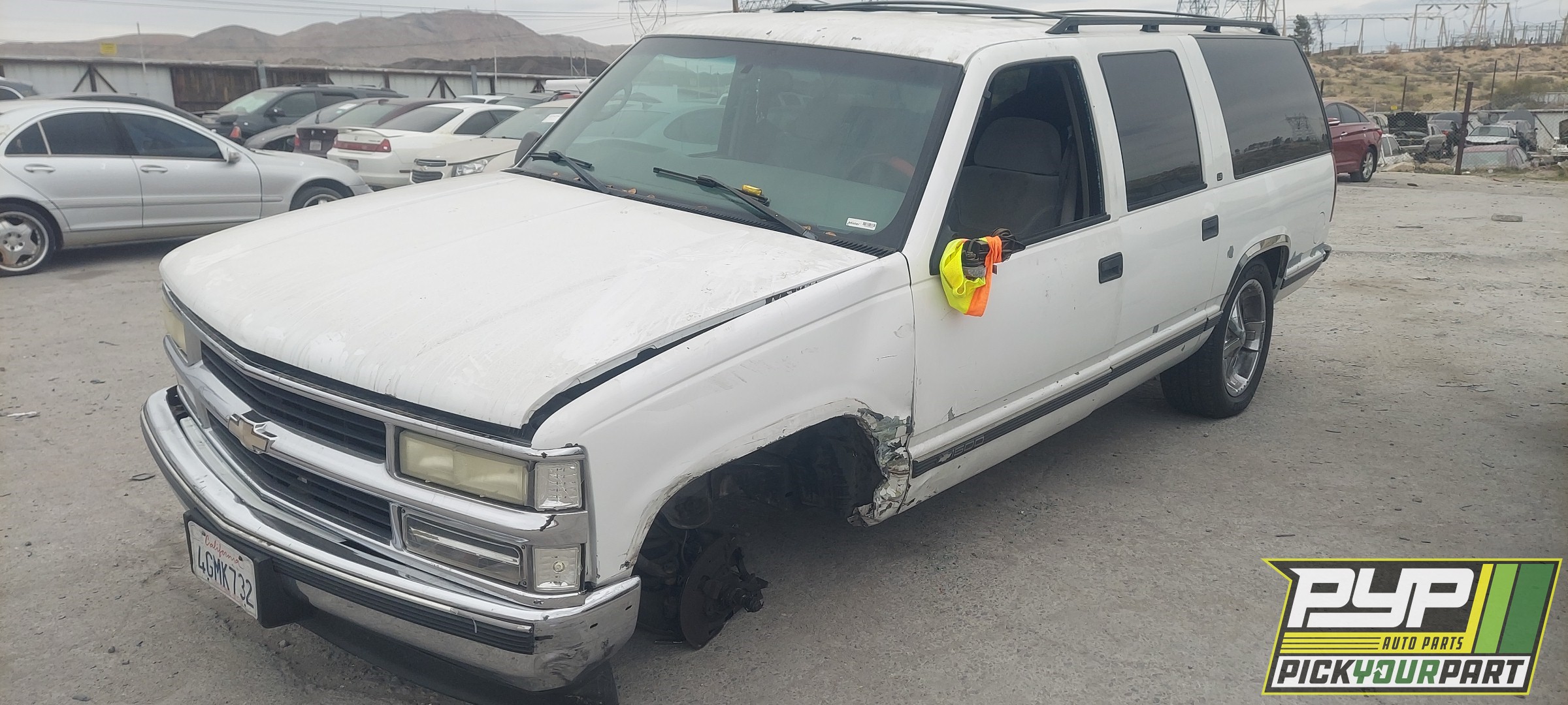 1999 CHEVROLET C1500 SUBURBAN available for parts
