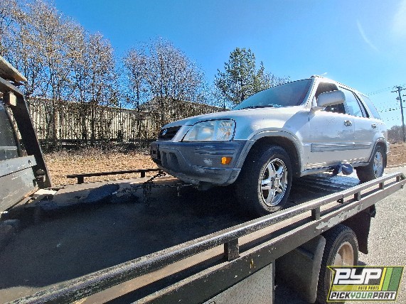 1999 HONDA CR-V available for parts