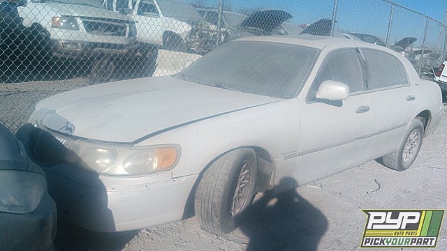 1998 LINCOLN TOWN CAR available for parts