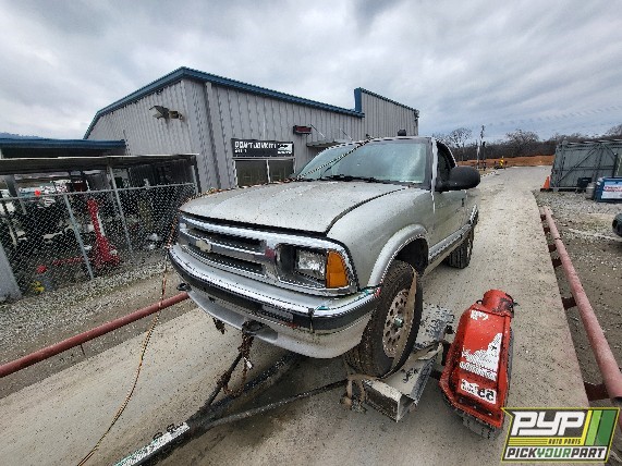 1995 CHEVROLET S10 available for parts